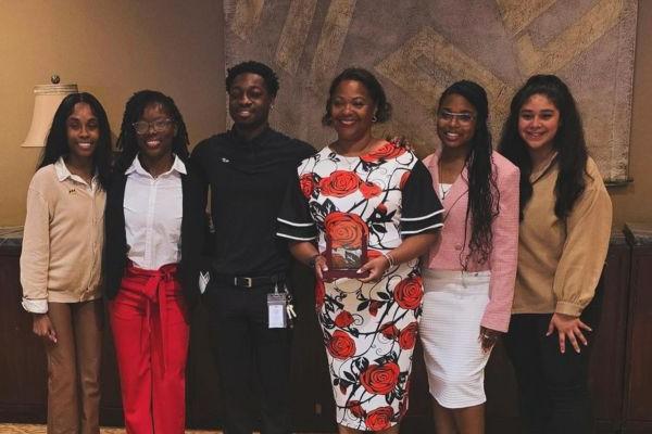 Dr. Washington recognized as Advisor of the Year 